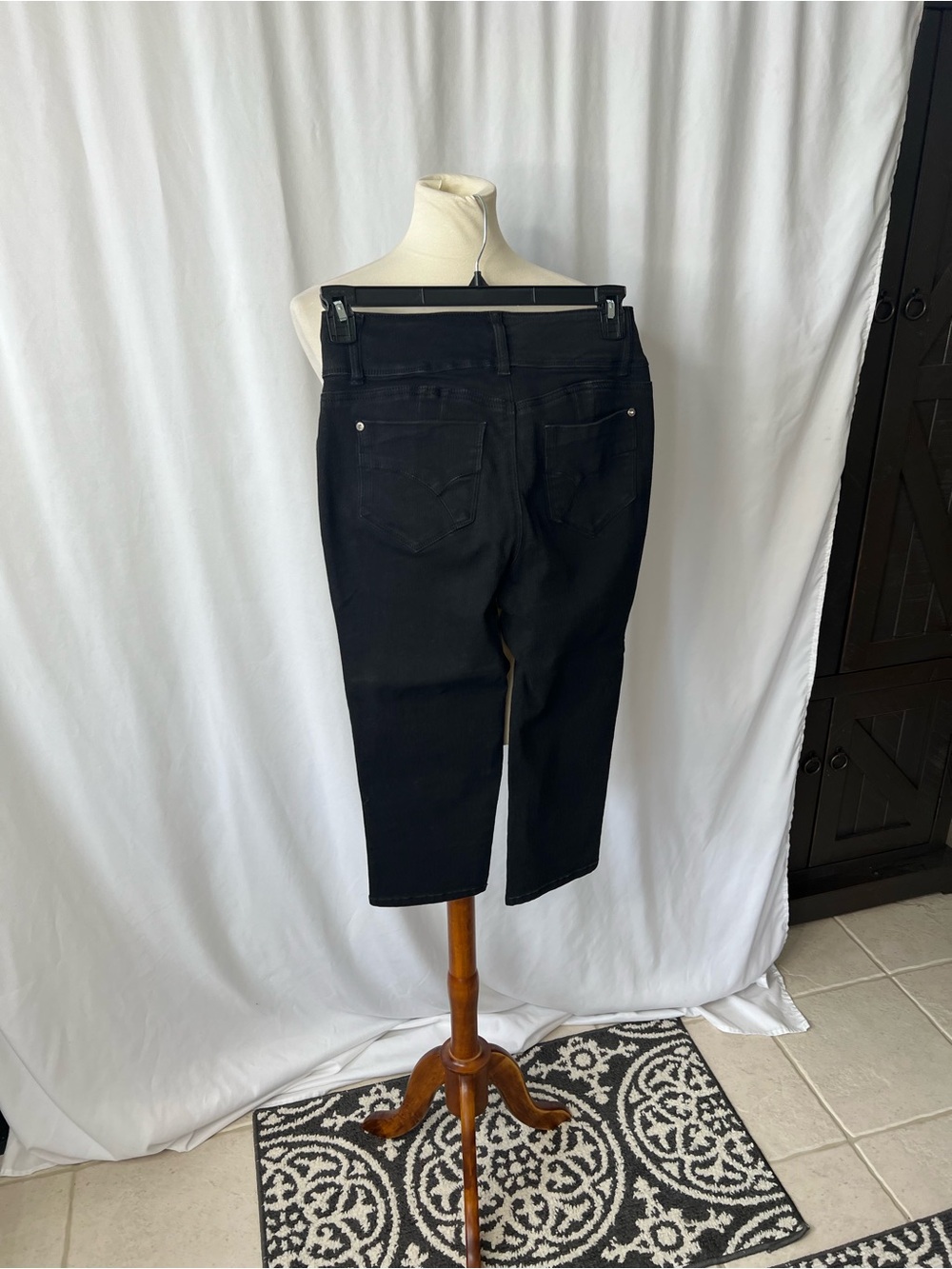 VENUS Black Denim Capri Jeans – Women’s Size 6 – Stretch Cropped Pants - Picture 5 of 10